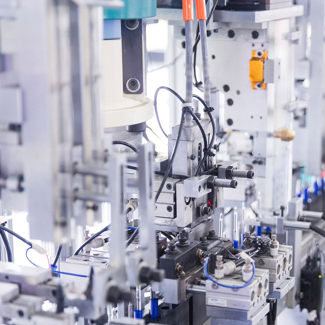 電子制造廠生產(chǎn)管理系統(tǒng)，先進(jìn)管理體系運營，助力打造智慧工廠